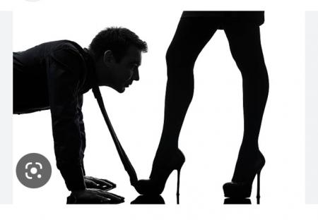 Soumis à mes pieds pour me servir